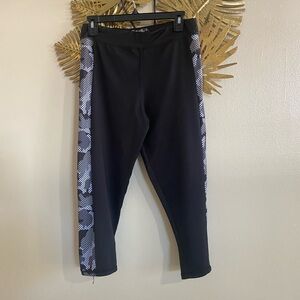 Stylish Black Leggings with Gray Patterned Sides